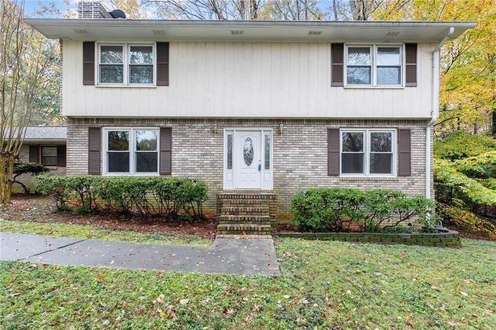 Property Photo:  620 Oakstone Way  GA 30075 