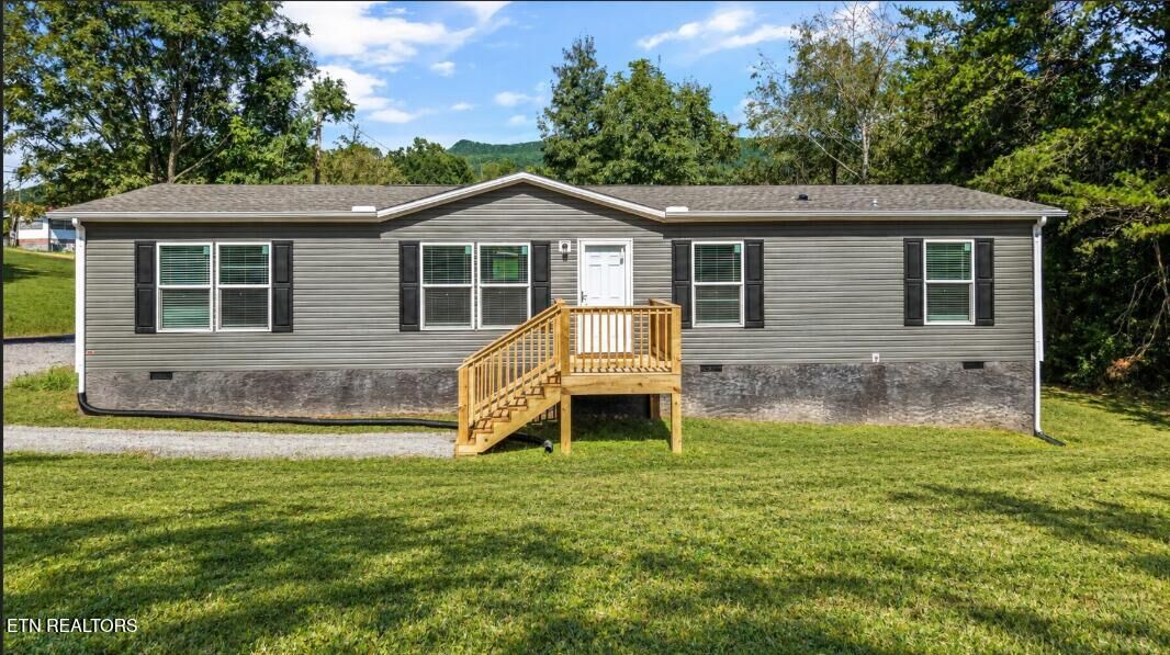 Property Photo:  220 Emory Rd Rd  TN 37709 