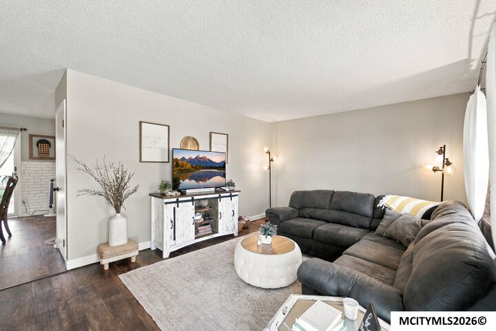 Property Photo:  7 Parkwood Pl  IA 50438 
