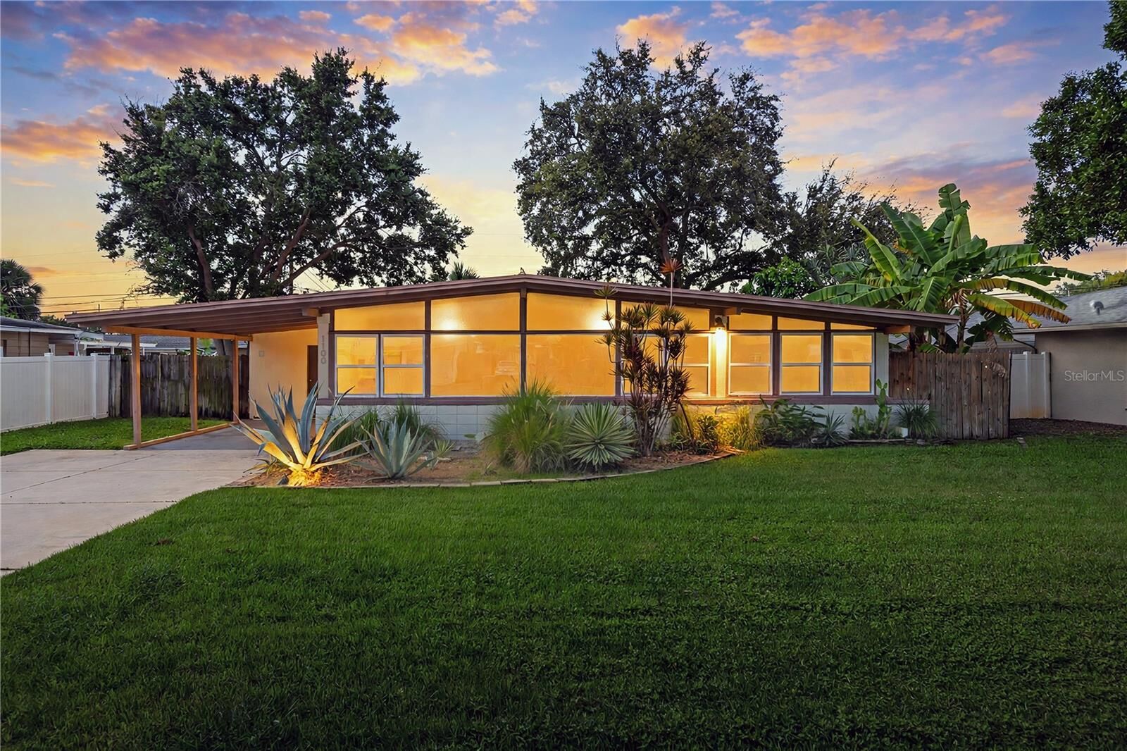 Property Photo:  1100 76th Avenue N  FL 33702 