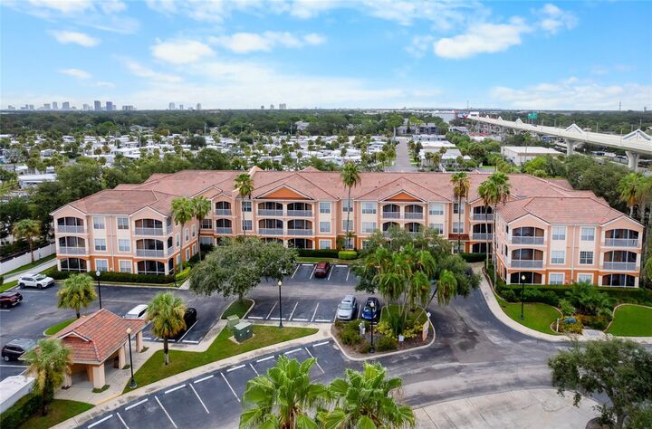 Property Photo:  5000 Culbreath Key Way 1-118  FL 33611 