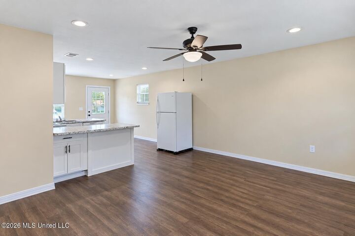 Property Photo:  69 E Magnolia Street  MS 39452 
