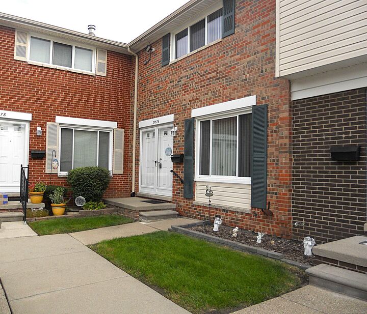 Property Photo:  27576 Evelyn Avenue  MI 48093 