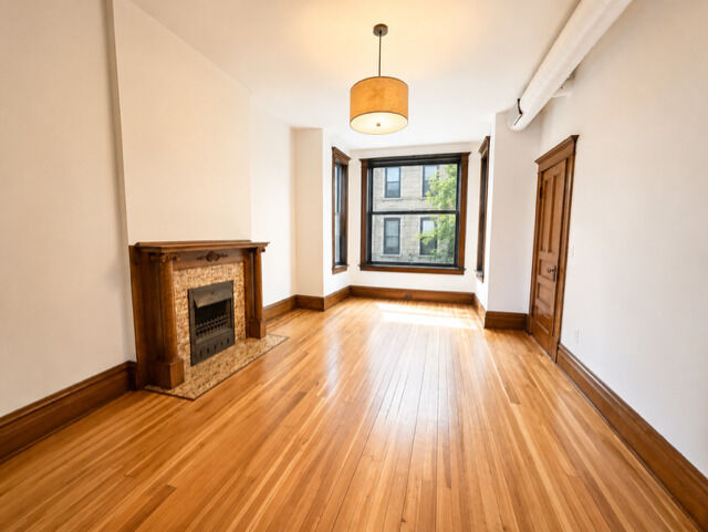 Property Photo: 2528 W Iowa Street 2 IL 60622