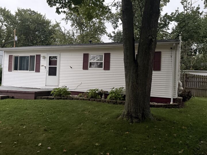 Property Photo:  1305 Glenwood Road  IL 61704 