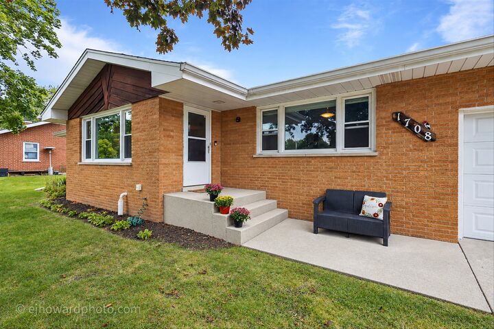 Property Photo: 1708 60th Street IL 60525