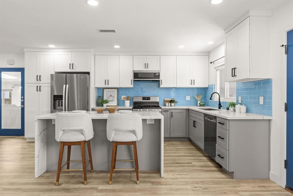 Property Photo: 3825 Tiara St CA 92111