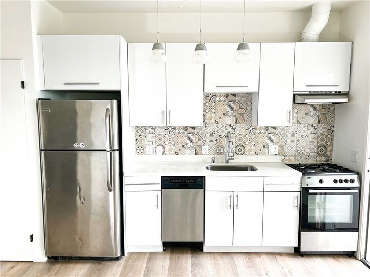 Property Photo: 1183 Crenshaw Boulevard 202 CA 90019