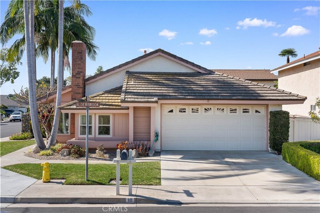 Property Photo:  10 Alderbrook  CA 92604 