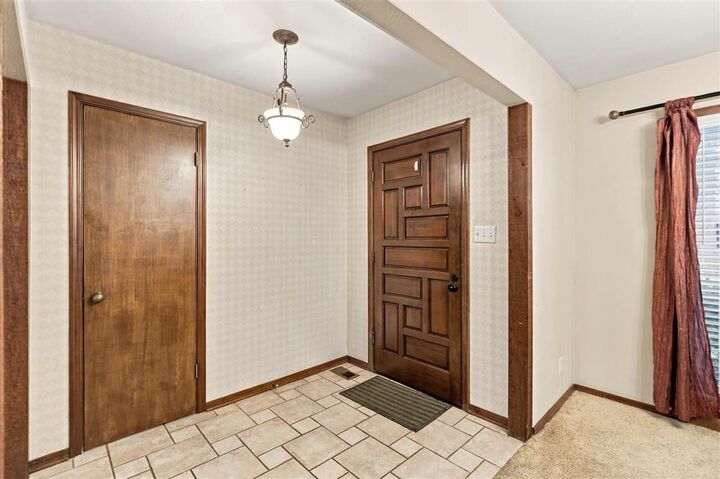 Property Photo: 2210 Kyme Dr OK 74604