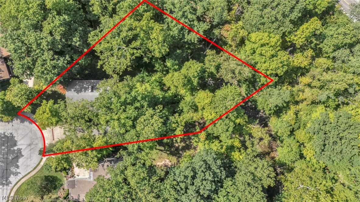 Property Photo: 246 Windward Drive OH 44035