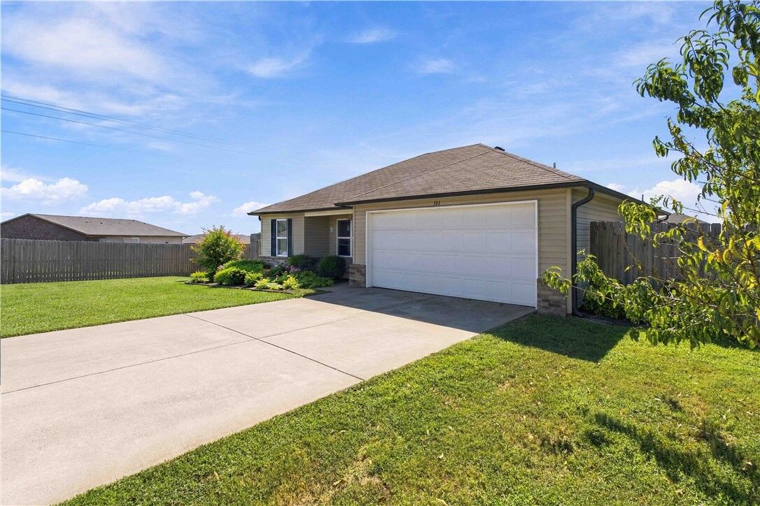 Property Photo:  701 NW 68th Avenue  AR 72713 