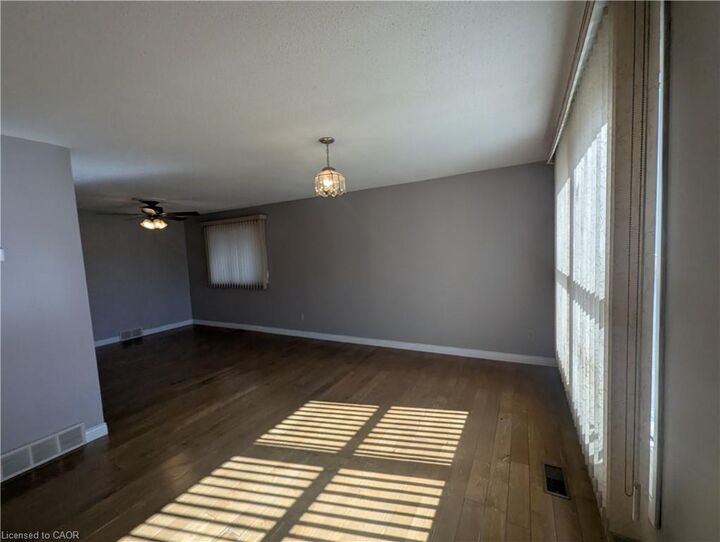 Property Photo:  23 Hubert Court  ON N3C 3R2 