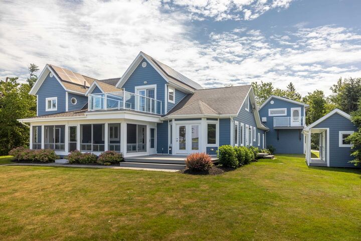 Property Photo:  510 City View Drive  PE C1B 0V8 