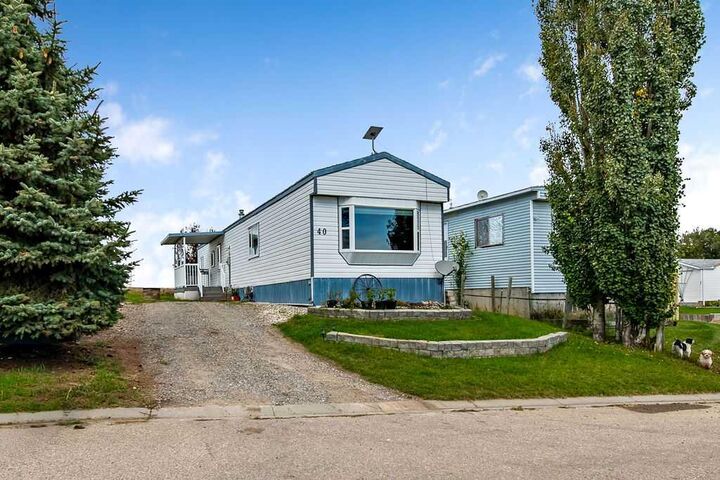 Property Photo: 40 Westmount Place AB T1V 1M7