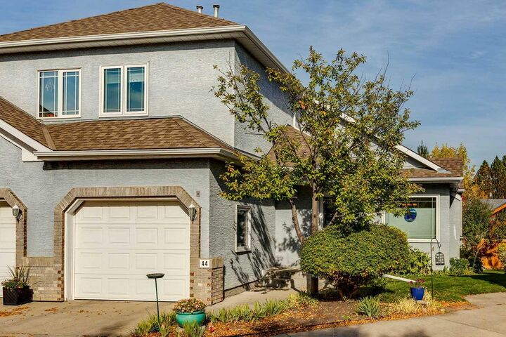 Property Photo: 44 Inglewood Landing SE AB T2G 5K5