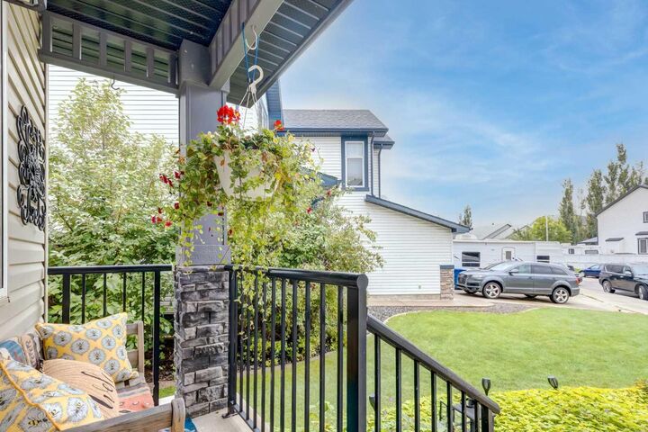 Property Photo:  172 Oakmere Way  AB T1X 1N6 