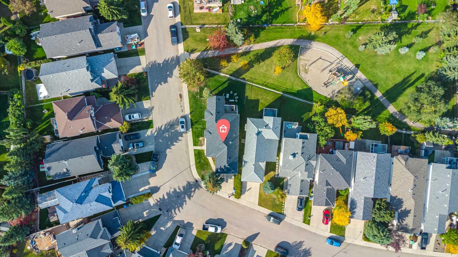 Property Photo:  179 Citadel Close NW  AB T3G 4A5 