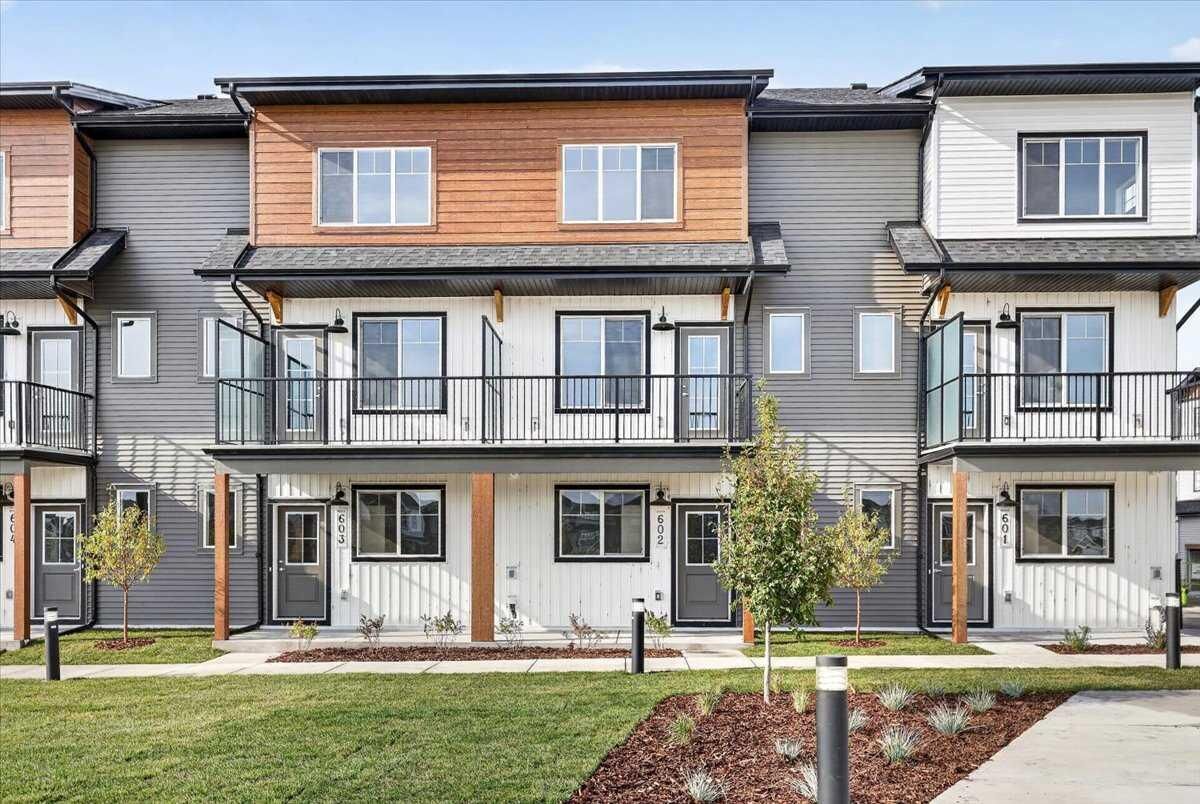 Property Photo: 321 Hotchkiss Drive SE 602 AB T3S 0X5