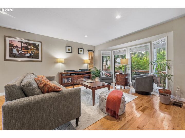 Property Photo: 3951 SW Canby St OR 97219