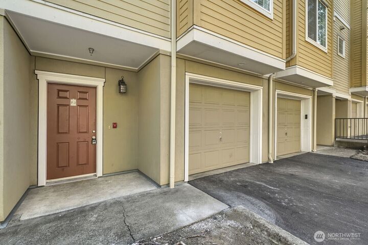 Property Photo:  1800 NE 40th Street F3  WA 98056 
