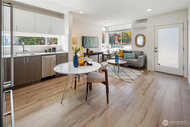 Property Photo:  4630  Linden Avenue N  WA 98103 