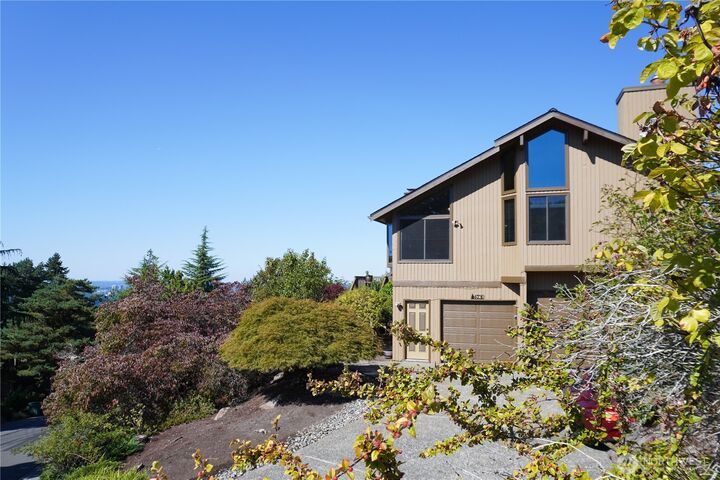 Property Photo:  4730  154th Place SE  WA 98006 