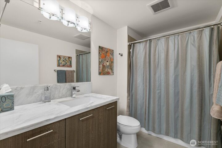 Property Photo:  2911  2nd Avenue 517  WA 98121 