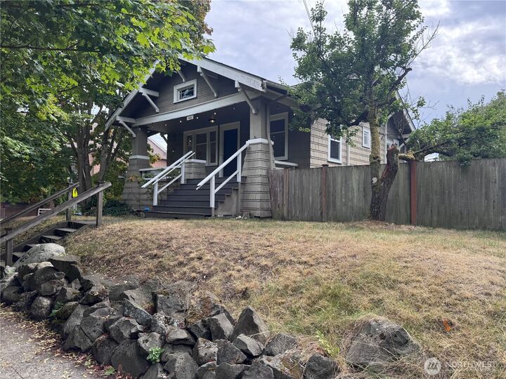 Property Photo: 423 N 50th Street WA 98103