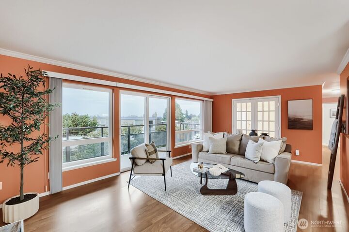 Property Photo: 550 Elm Way 206 WA 98020