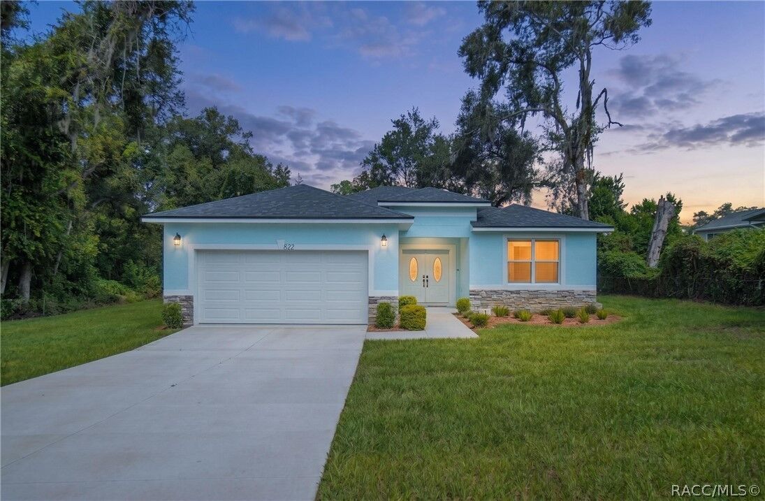 Property Photo:  822 Poplar Street  FL 34452 
