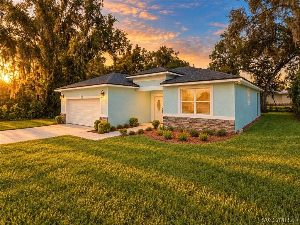 Property Photo:  822 Poplar Street  FL 34452 