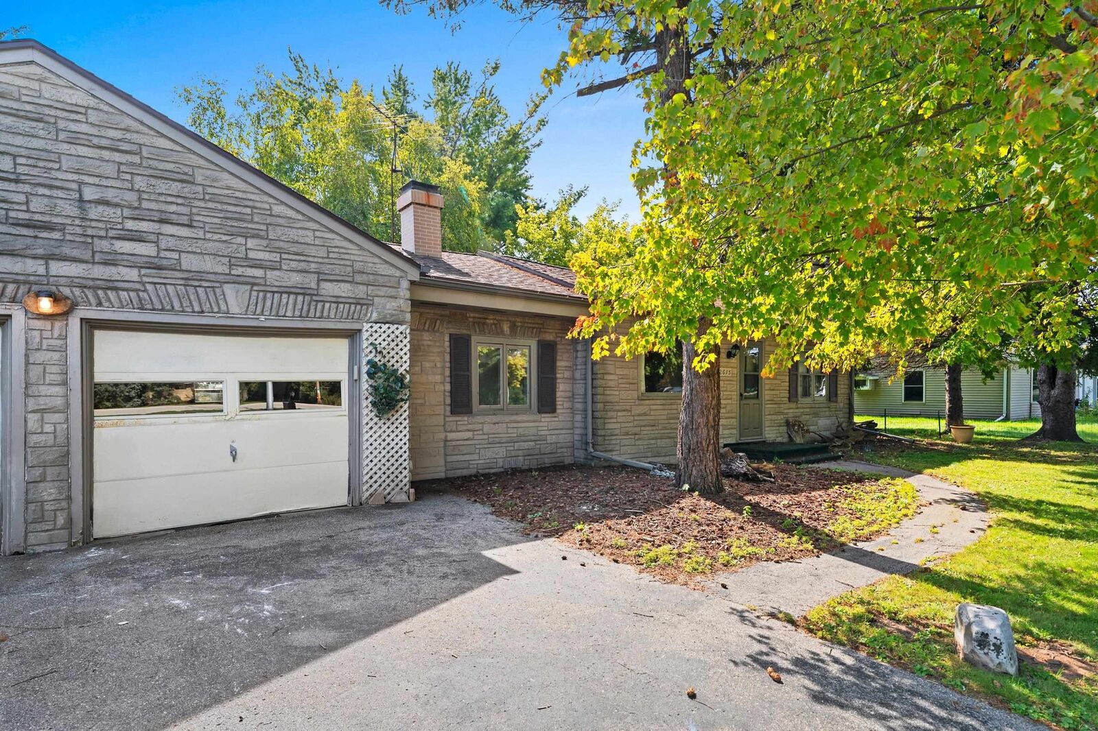Property Photo:  2615 W Highway Drive  WI 54914-1537 