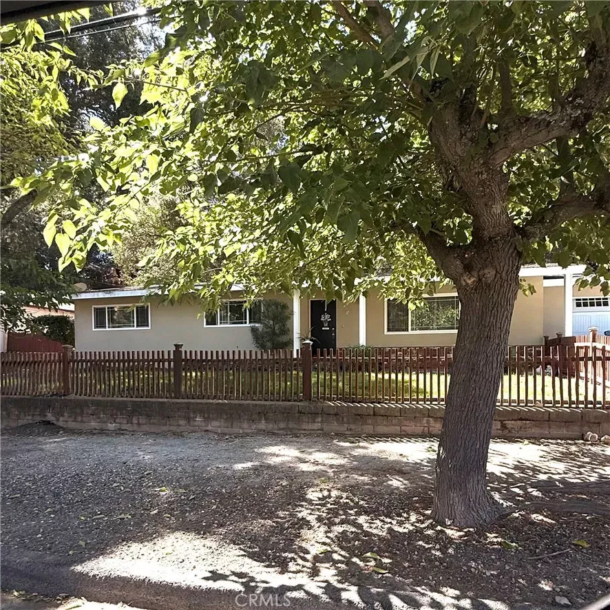 Property Photo: 42 12th CA 93446