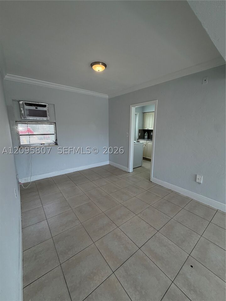 Property Photo:  561 SW 7th St 1  FL 33130 