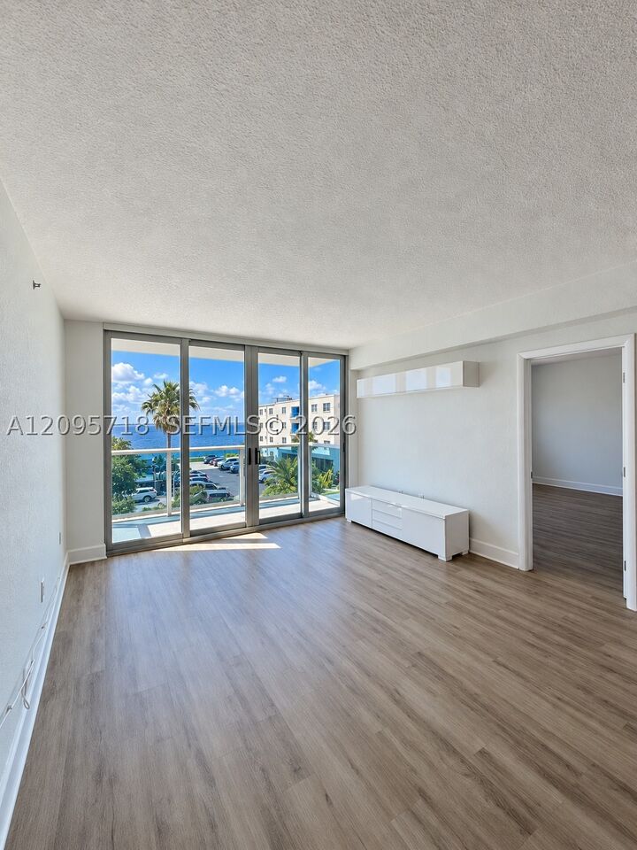 Property Photo:  7501 E Treasure Dr 3P  FL 33141 