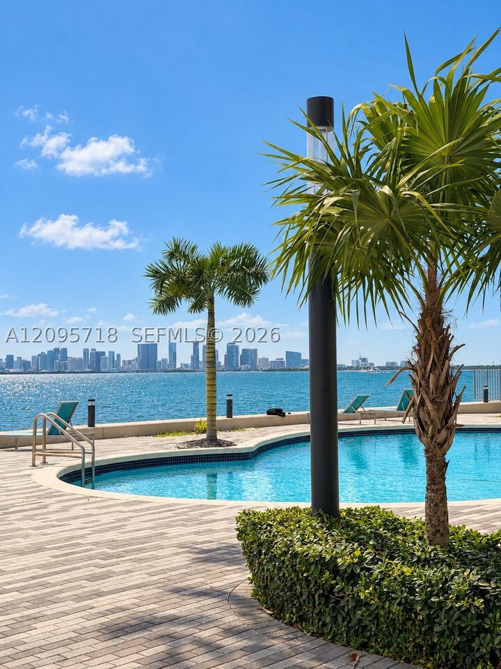 Property Photo:  7501 E Treasure Dr 3P  FL 33141 
