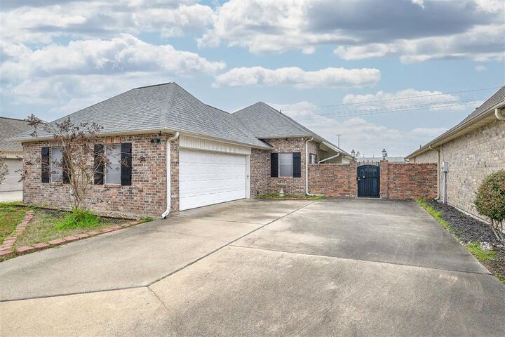 Property Photo:  203 Pecanwood Drive  LA 70605 