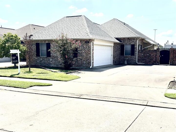 Property Photo: 203 Pecanwood Drive LA 70605