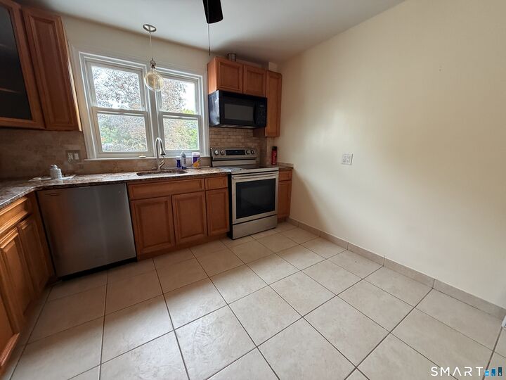 Property Photo:  40 Travis Avenue  CT 06905 