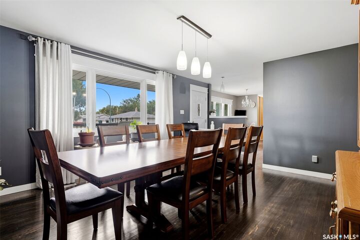 Property Photo:  156 McCaul Crescent  SK S4R 3X1 