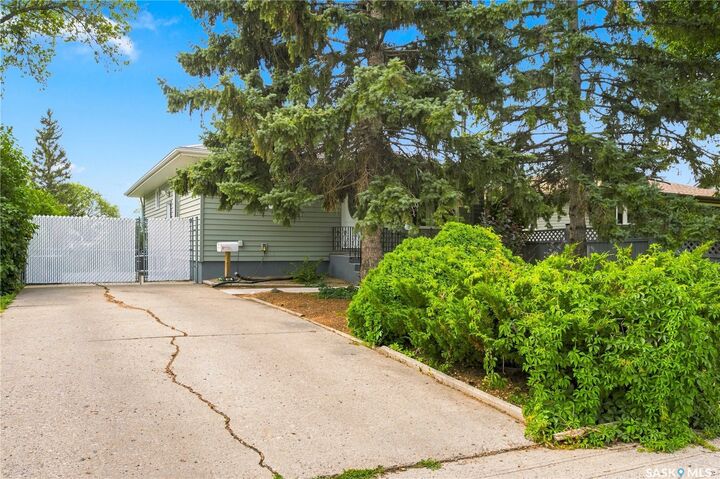 Property Photo: 448 Robinson Street SK S4R 3R4