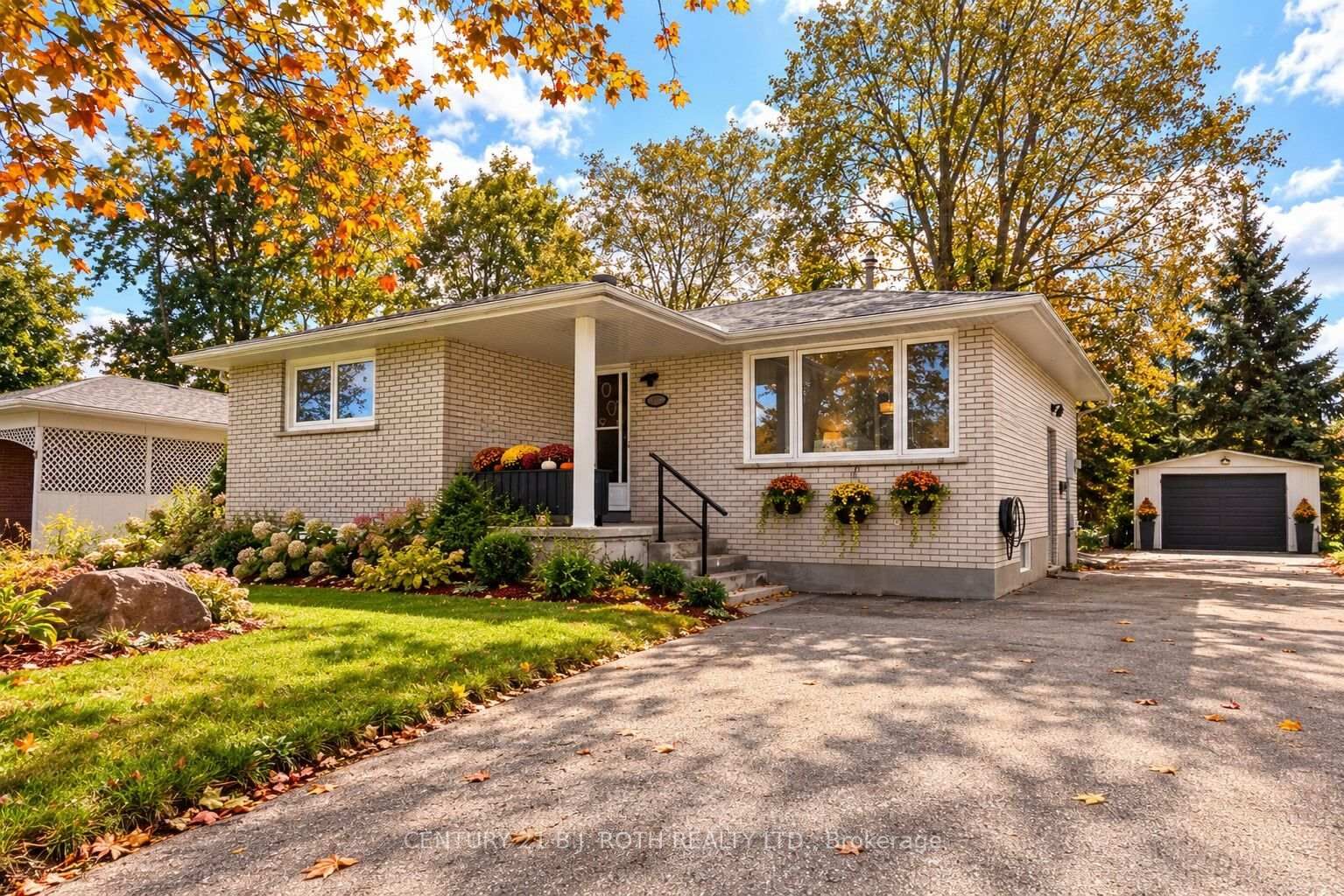 Property Photo:  5 East Gate  ON L4M 2V9 