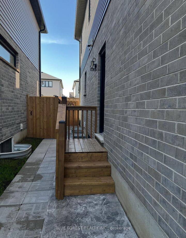 Property Photo:  1458 Wright Crescent  ON N6G 3R6 