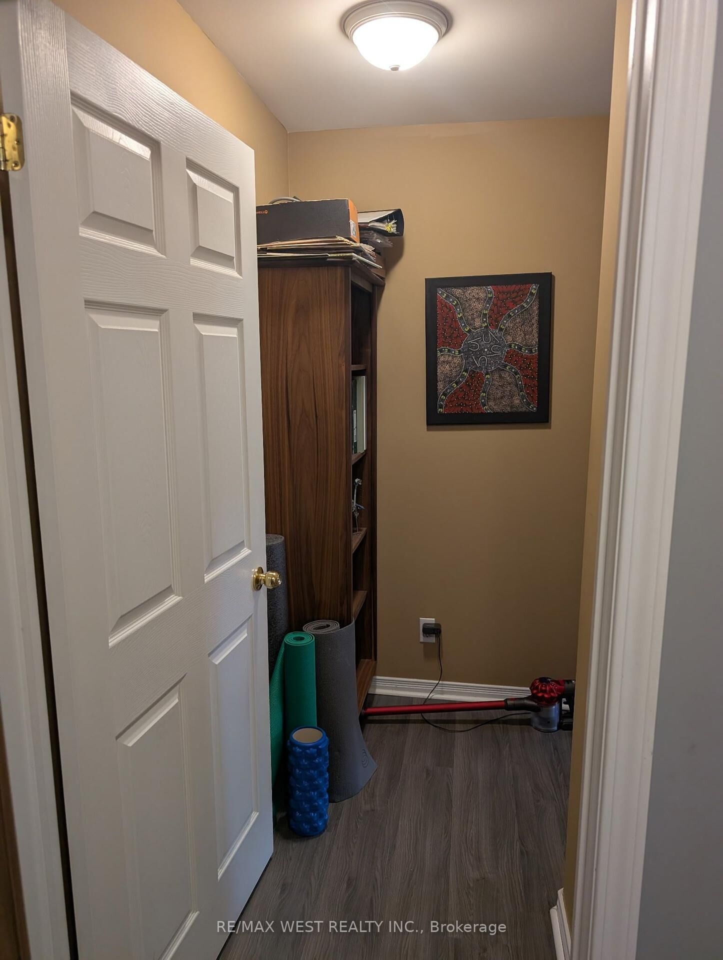 Property Photo:  1 Maison Parc Court 421  ON L4J 9K1 