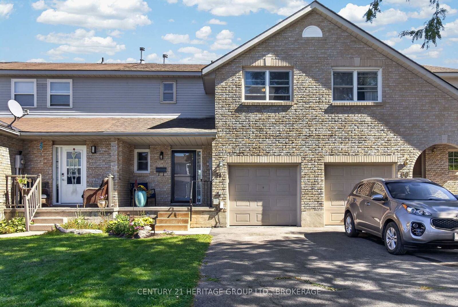 Property Photo:  71 Rose Abbey Drive  ON K7K 6V9 