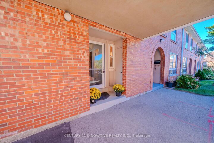 Property Photo: 2395 Bromsgrove Road S 21 ON L5J 1L6