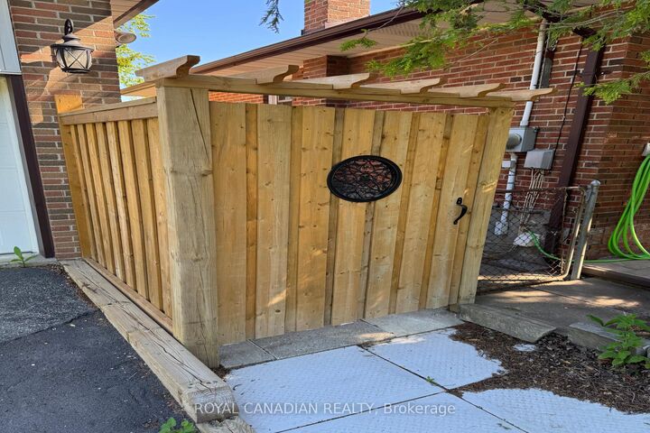 Property Photo:  312 Coronation Drive Bsmt  ON M1E 2J8 