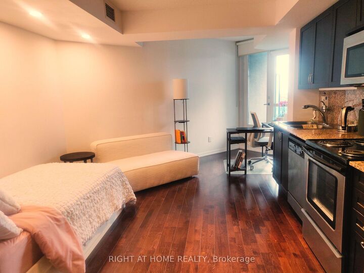 Property Photo: 209 Fort York Boulevard 1058 ON M5V 4A1