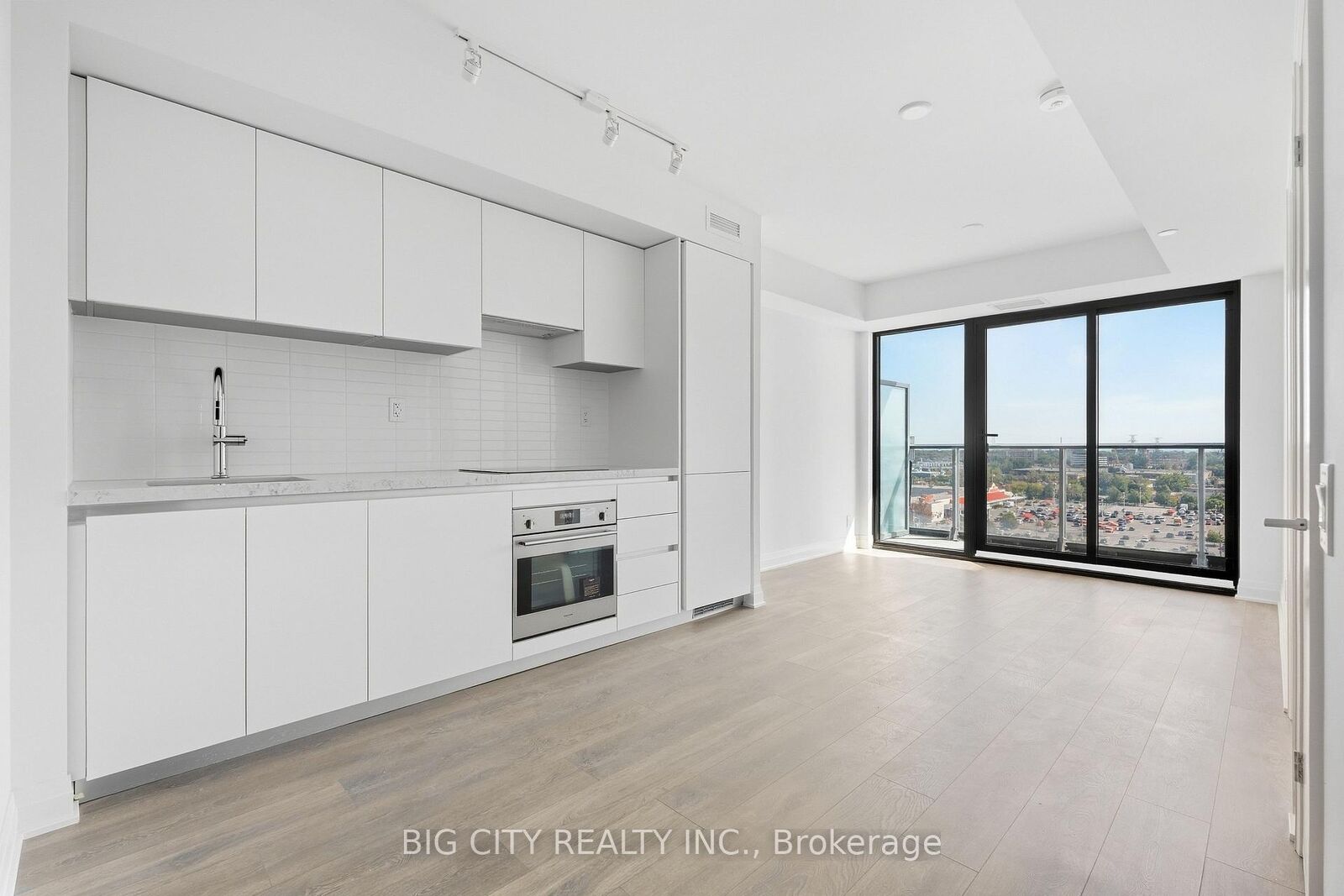 Property Photo:  25 Frederick Todd Way 1101  ON M4G 0E8 